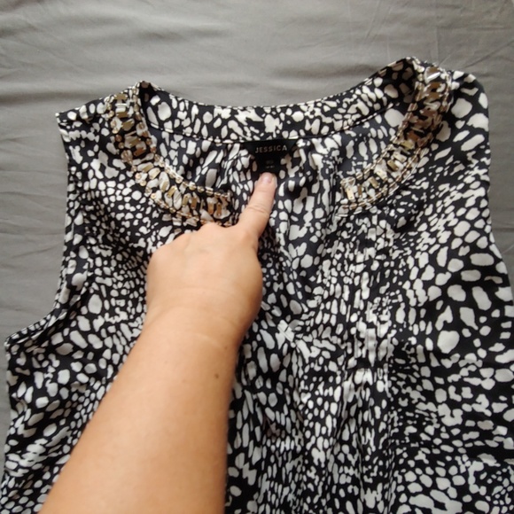 Jessica Black and White sleeveless top - Picture 4 of 4